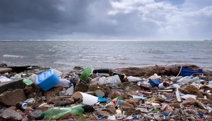 Pollution des plages algériennes