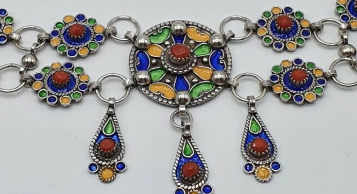 L’émail kabyle : un art en argent aux portes de l’UNESCO